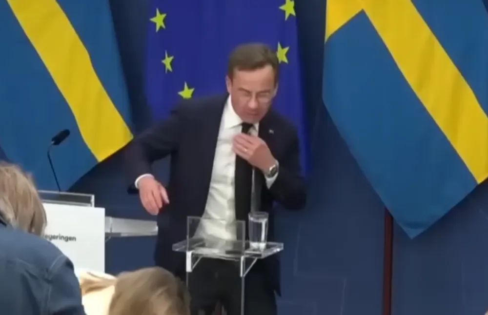 Kristersson slipsen ramlade nästan av