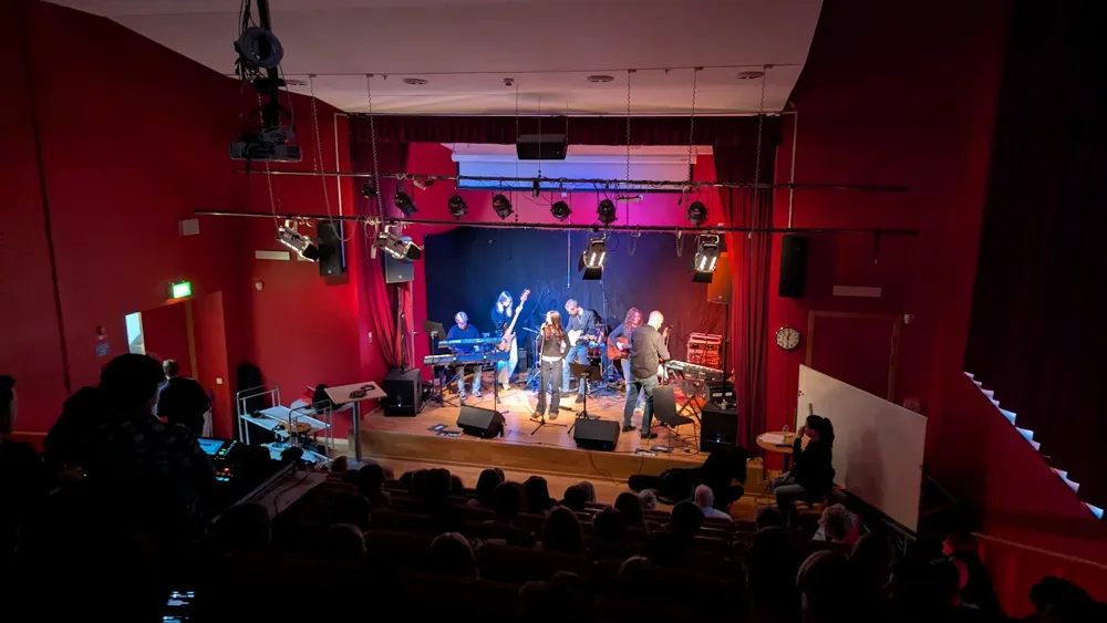 Stortorps ålderdomshem njuter av dånande estetkonsert